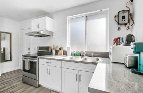 Alhambra Apartamento | Cozy Guesthouse near Downtown Alhambra
