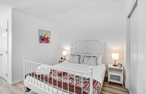 Alhambra Apartamento | Cozy Guesthouse near Downtown Alhambra