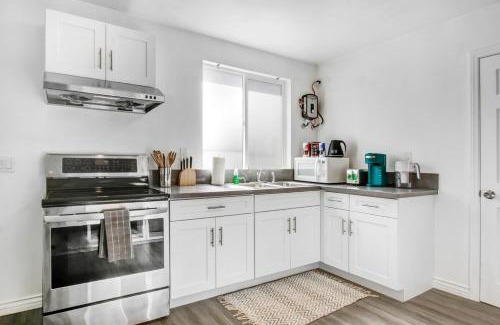 Alhambra Apartamento | Cozy Guesthouse near Downtown Alhambra