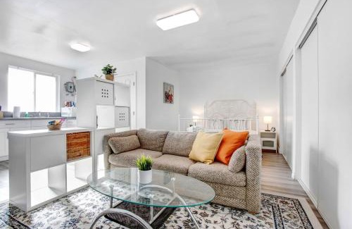 Alhambra Apartamento | Cozy Guesthouse near Downtown Alhambra