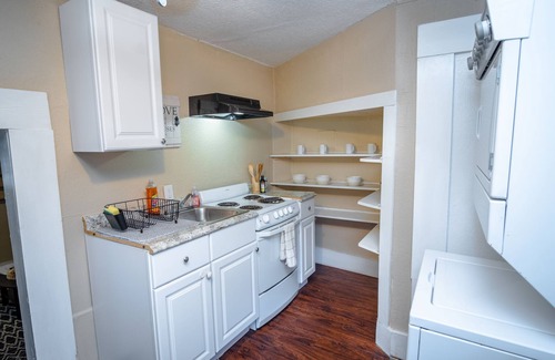 Near East Side Cabaña | Cozy Guesthouse Near Downtown