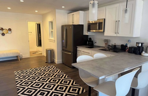 Parkside Casa | Cozy Guesthouse with Modern Appliances & Private Patio