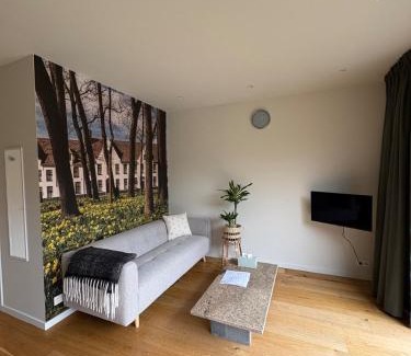 Assebroek Apartamento | Cozy guestroom near city center