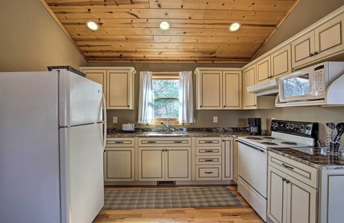 Hayesville Apartamento | Cozy Hayesville Couples Getaway w/ Marina Access!