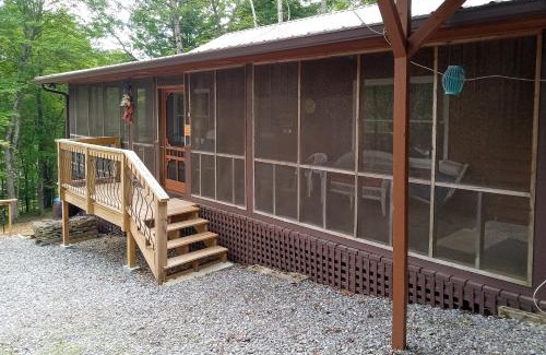 Hiawassee Casa | Cozy Hiawassee Cabin - 4 Mi to Lake Chatuge!