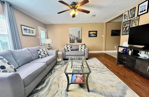 Arabi Casa | Cozy Hidden Gem 2-bedroom townhome in Historic Old Arabi