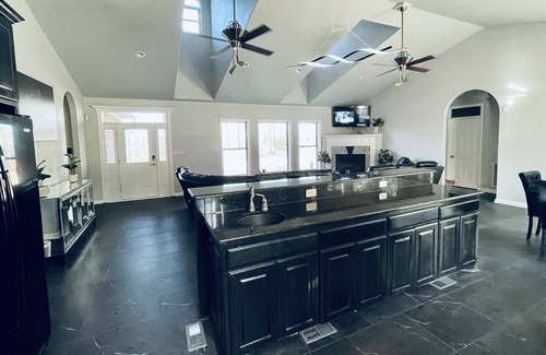 Royal Casa | Cozy hideaway on 3 acres! Close to Lakes! Hot Tub~Pool~Bunk/Game Room