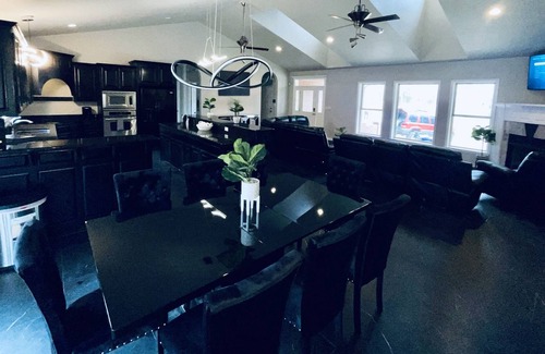 Royal Casa | Cozy hideaway on 3 acres! Close to Lakes! Hot Tub~Pool~Bunk/Game Room