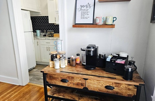 New Albany Casa | Cozy hideaway on Mason Row Main St. New Albany 10 minutes to downtown Louisville