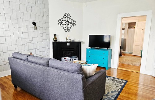 New Albany Casa | Cozy hideaway on Mason Row Main St. New Albany 10 minutes to downtown Louisville
