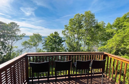 Cape Breton Regional Municipality Apartamento | Cozy hideaway on the beautiful Bras d'Or Lakes. Sunset views and your own beach!