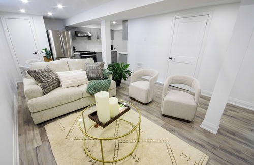 Brantford Casa | Cozy Hideaway - Your home away from home. Private Entry + Full Kitchen