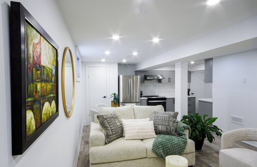 Brantford Casa | Cozy Hideaway - Your home away from home. Private Entry + Full Kitchen
