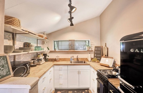 High Springs Casa | Cozy High Springs Retreat Near Blue Springs, Renovated Pet-Friendly Backyard!