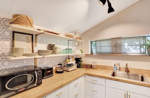 High Springs Casa | Cozy High Springs Retreat Near Blue Springs, Renovated Pet-Friendly Backyard!