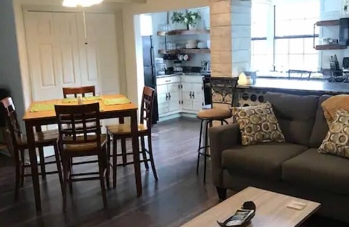 Marble Falls Casa | Cozy Hillside Cottage at Marble Falls - 5 miles from the upper Buffalo River.