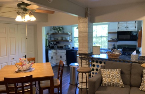 Marble Falls Casa | Cozy Hillside Cottage at Marble Falls - 5 miles from the upper Buffalo River.