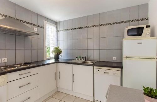 Berre-des-Alpes Casa | Cozy Hillside Escape in Berre
