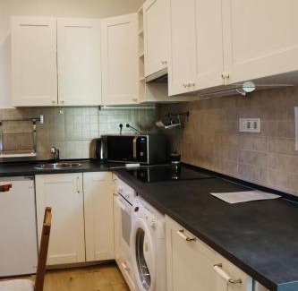 Gellert Hill Apartamento | Cozy Hillside Home in Budapest with Patio