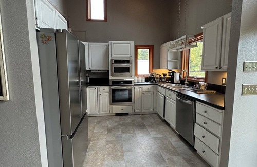 Rabbit Creek Casa | COZY HILLSIDE HOME WITH A BEAUTIFUL DECK, FIRE PIT, SAUNA & PLENTY OF PARKING