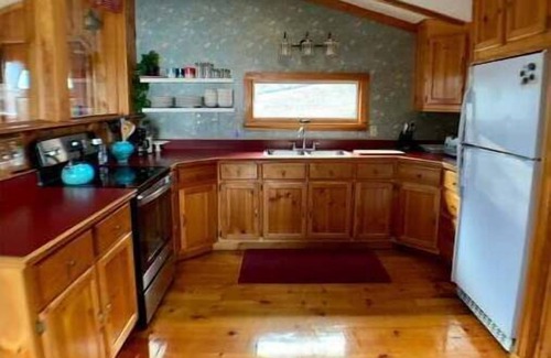 Cooperstown - Otsego Lake Cabaña | Cozy Hillside Hideaway on Lake Canadarago