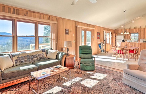 Penrose Cabina | Cozy Hilltop Hideaway: 10 Mi to Nat’l Forests