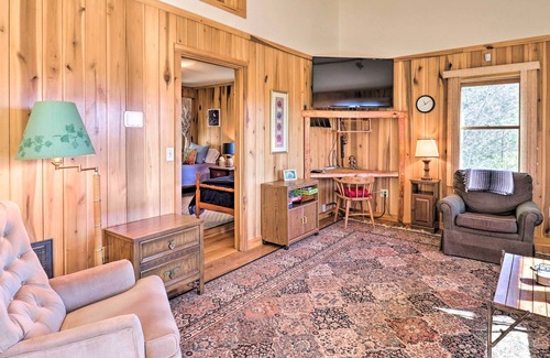Penrose Cabina | Cozy Hilltop Hideaway: 10 Mi to Nat’l Forests