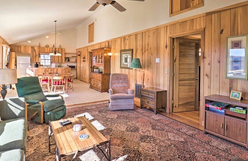 Penrose Cabina | Cozy Hilltop Hideaway: 10 Mi to Nat’l Forests