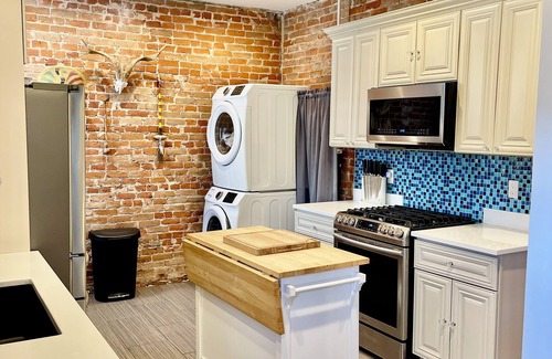 Five Points Casa | Cozy Historic Brick Home near coors field close to lower Larimer St.,