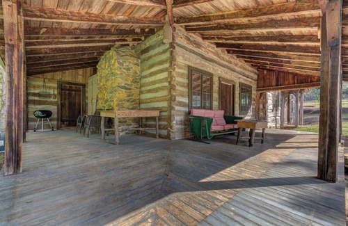 Stokes Cabina | Cozy Historic Cabin!
