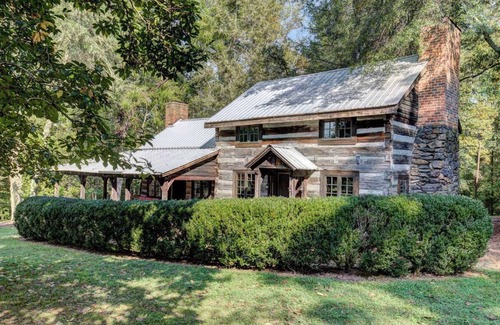Stokes Cabina | Cozy Historic Cabin!