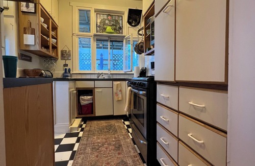 Golden Cabaña | Cozy Historic Cottage In The Heart Of Golden