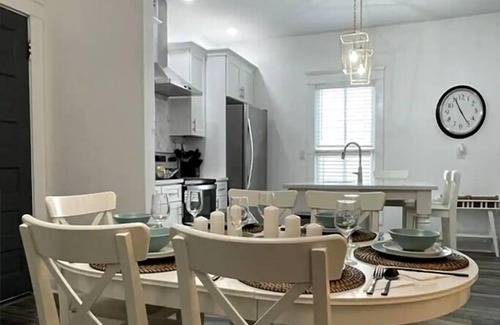 Sanford Casa | Cozy Historic home with 2 king size beds in Sanford