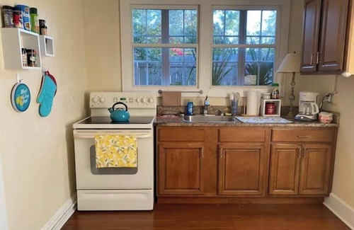 Polk City Cabaña | Cozy Historical Cottage