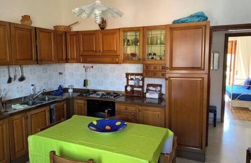 Policastro Bussentino Apartamento | 🏖️ Cozy Holiday Apartment 300m from the Sea - Policastro Bussentino #1