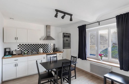 Port-en-Bessin-Huppain Casa | Cozy Holiday Home in Port en Bessin Huppain with Heating Facility