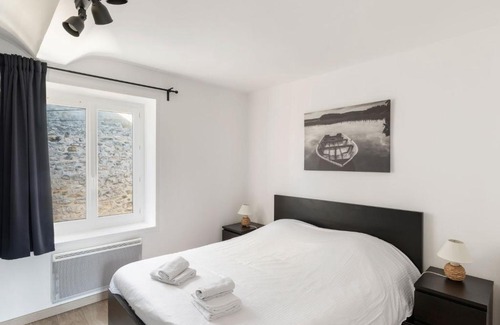 Port-en-Bessin-Huppain Casa | Cozy Holiday Home in Port en Bessin Huppain with Heating Facility