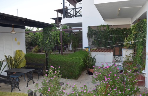 Larnaca Casa | Cozy holiday beach house 30 steps away from the beach