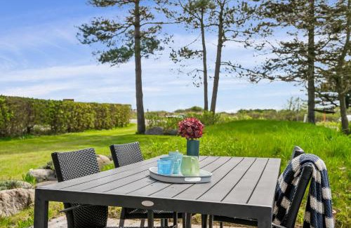 Handrup Strand Casa | Cozy Holiday Home A Stone's Throw From The Water