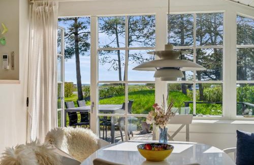 Handrup Strand Casa | Cozy Holiday Home A Stone's Throw From The Water
