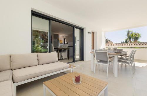 Urbanizacion Costabella Casa | Cozy holiday home by the beach in Costabella, Marbella