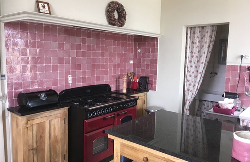 Laree Casa | Acogedora casa de vacaciones, piscina climatizada, camas extra grandes, 4 habitaciones, 4 baños