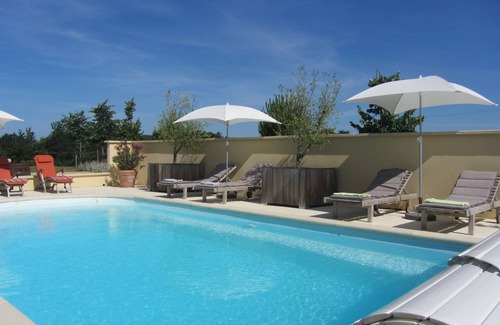 Laree Casa | Acogedora casa de vacaciones, piscina climatizada, camas extra grandes, 4 habitaciones, 4 baños