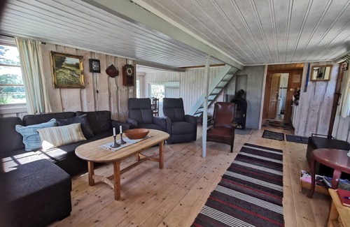 Lervik Casa | Cozy holiday home near the sea