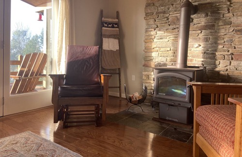 Ellicottville Cabaña | Cozy Mountain Retreat with Hot-tub + Fire-pit