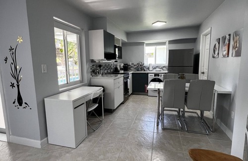 Parkside Casa | Cozy Hollywood Pool View 1Bedroom/4Guest!