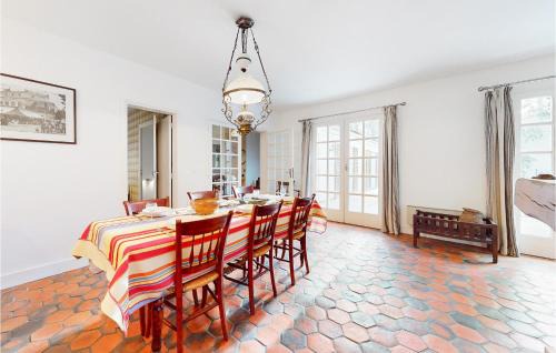 Saint-Georges-de-Didonne Casa | Cozy Home In Saint-Georges-De-Didonne