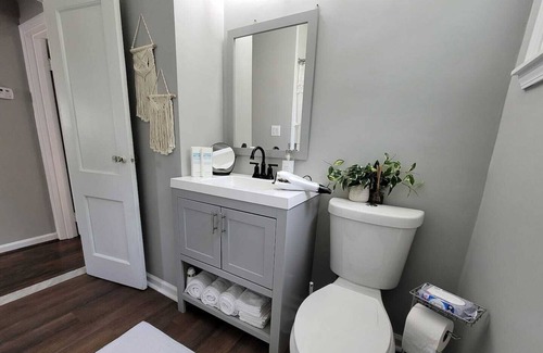 Lincoln Park Casa | Cozy home 15 minutes from DTW and Downtown Detroit