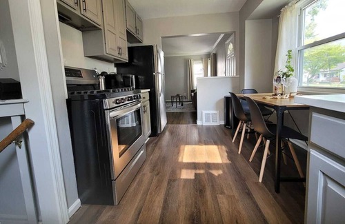 Lincoln Park Casa | Cozy home 15 minutes from DTW and Downtown Detroit