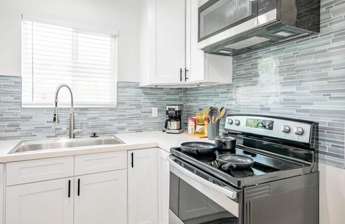 Alhambra Casa | Cozy home 2bed near DTLA w/Parking